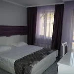 Отель Enira