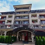 Отель Enira 4*